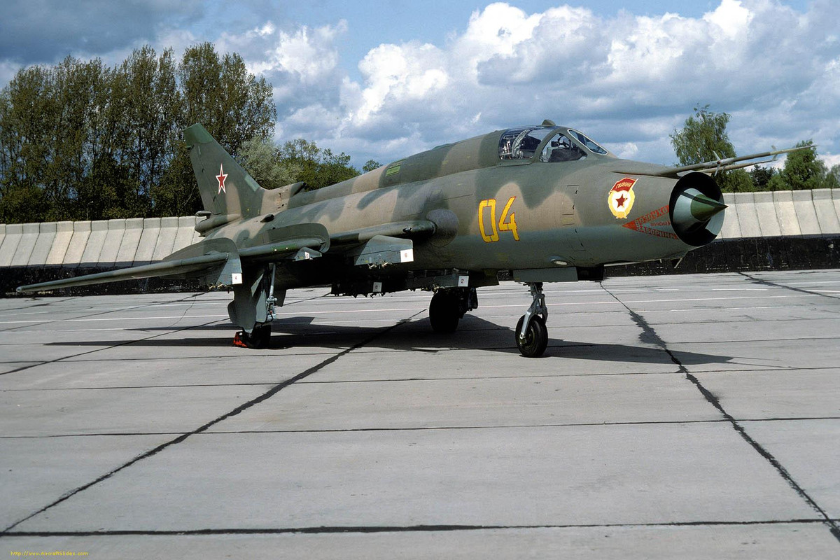 20 GvAPIB Su-17M4 04 yellow_14818 (3)