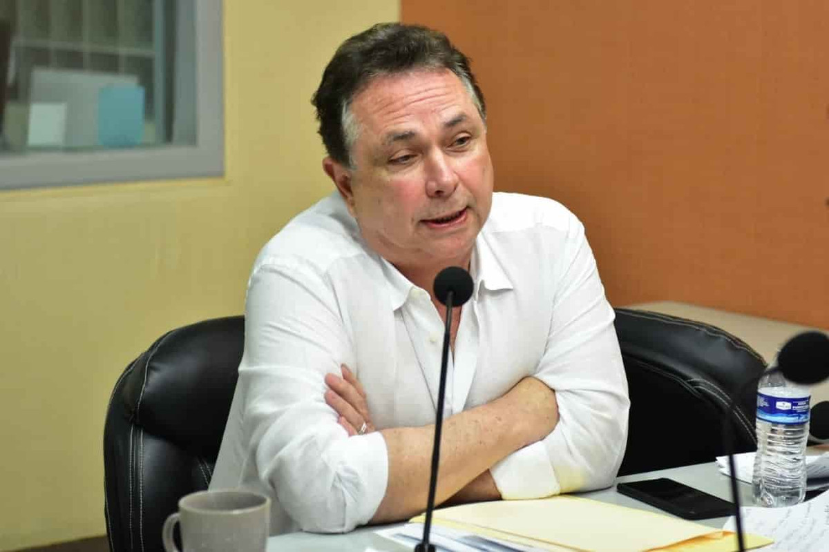 Juez frena orden de aprehensión contra Carlos Cabal Peniche