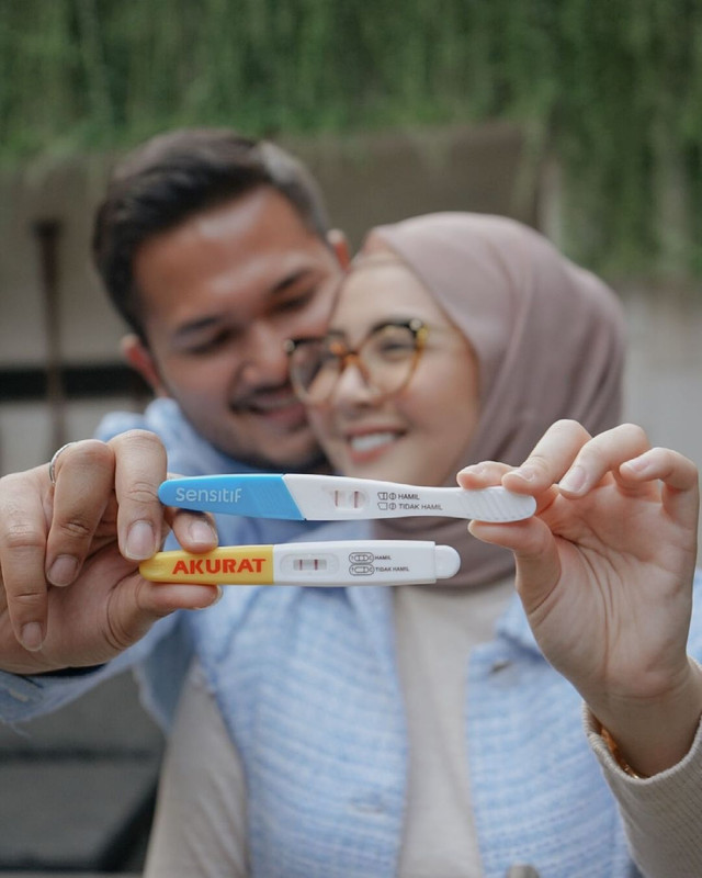 Kesha Ratuliu hamil anak pertama.