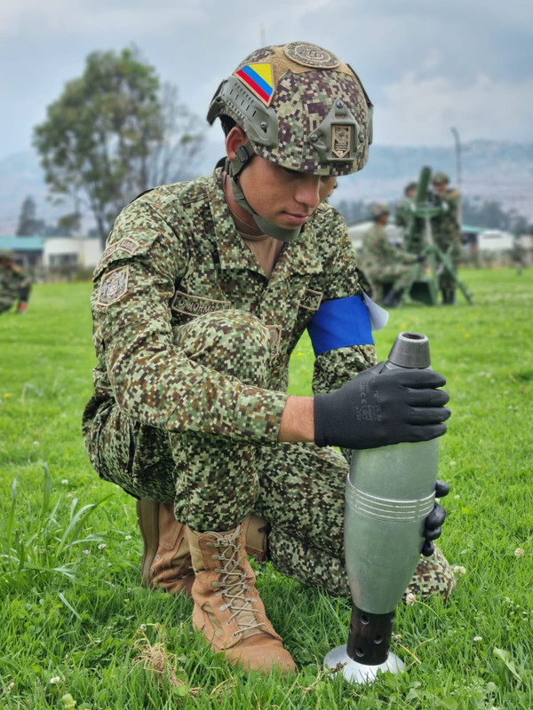 Colombia entrena a su Infantería de Marina en el uso de morteros de 120 milímetros