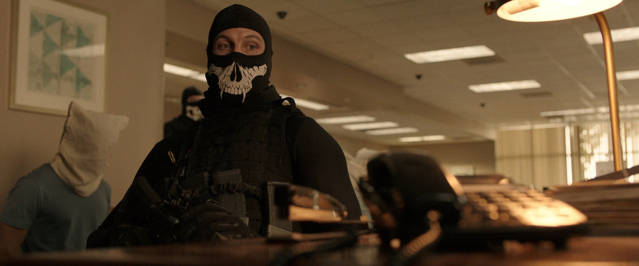 (Thuyết Minh - Vietsub) Den of Thieves 2018 ViE Unrated 1080p BluRay DTS x264.mkv_snapshot_01.30.40.