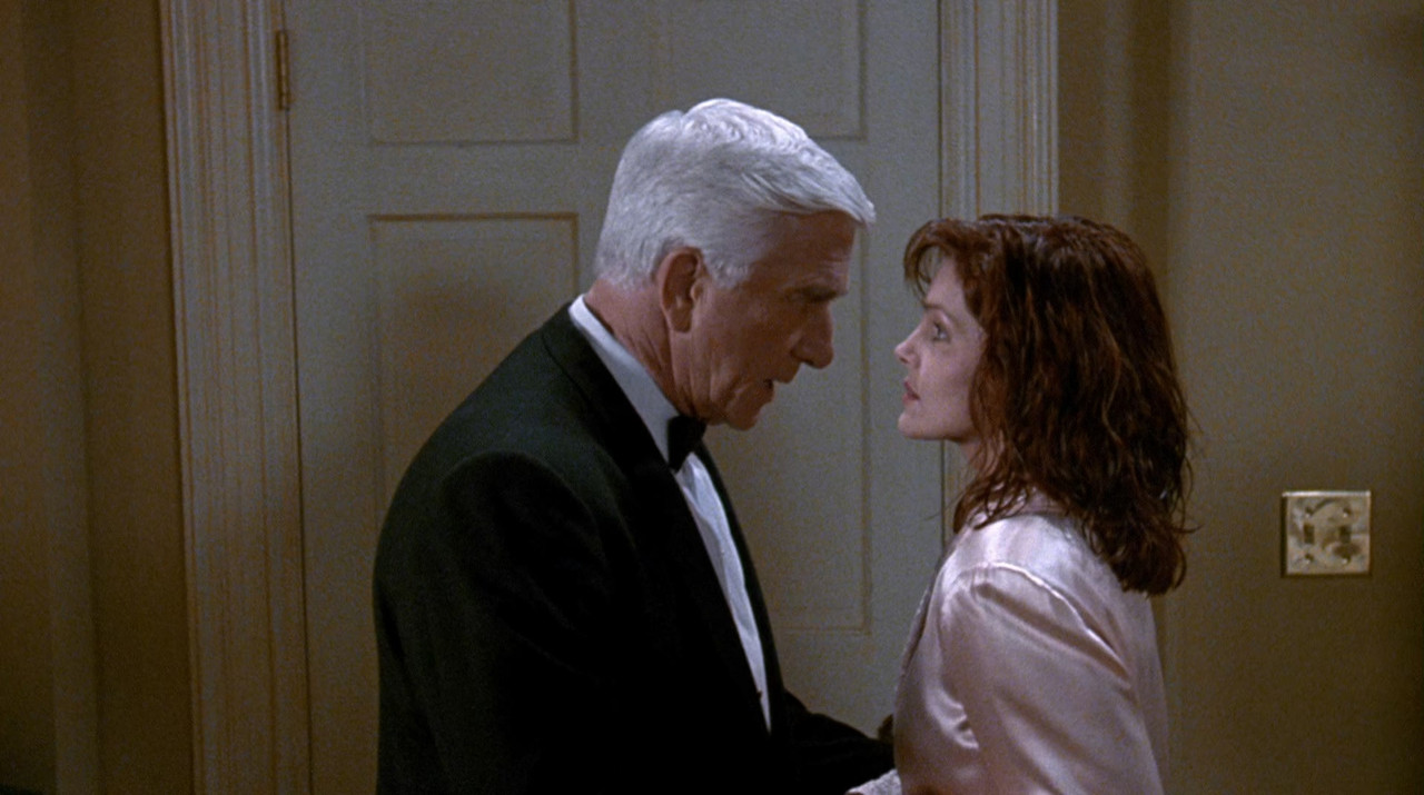 The Naked Gun 2½ - The Smell of Fear (1991) (1080p BDRip x265 10bit DTS-HD MA 5.1 - HxD) [TAoE].mkv_