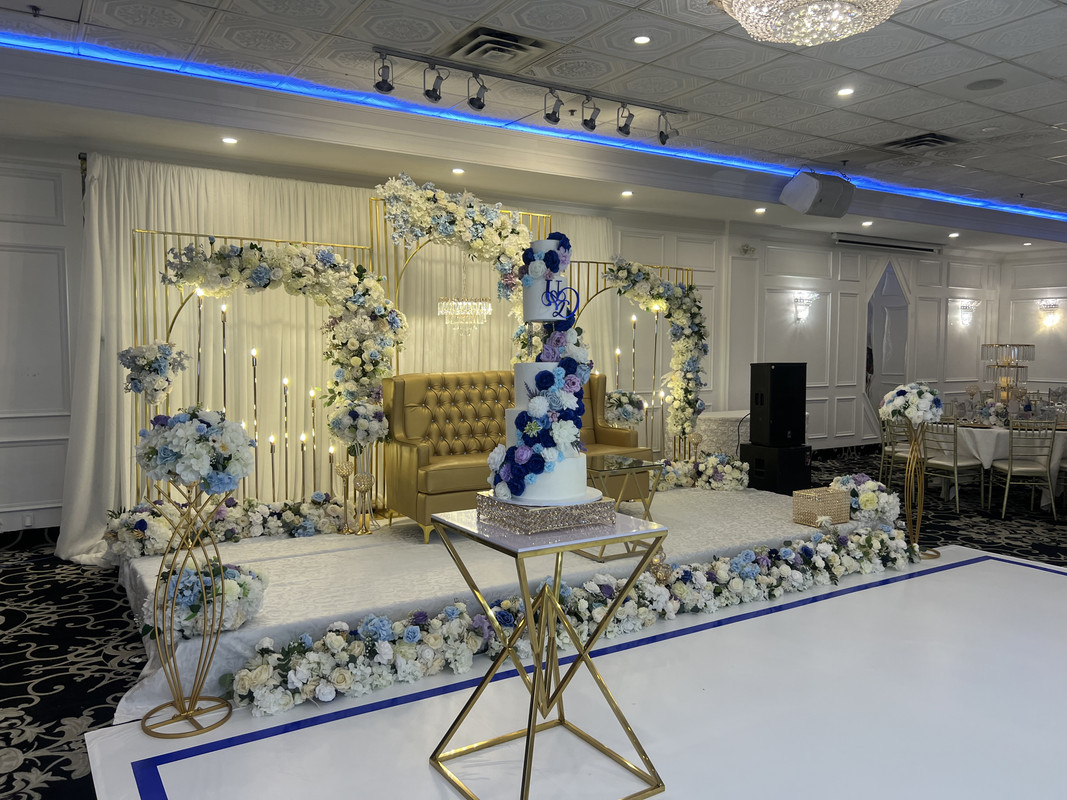 Elegant chrome cake table 