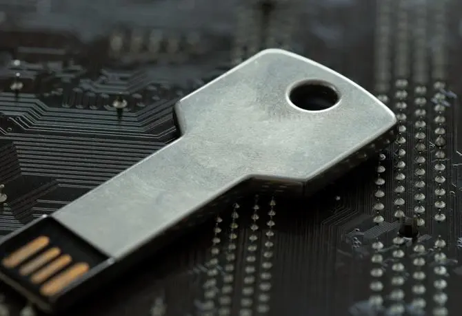 Cómo Almacenar Criptomonedas en una Billetera Hardware de forma Barata