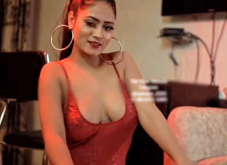 Hot girl teasing live dancing and flashing her boob
