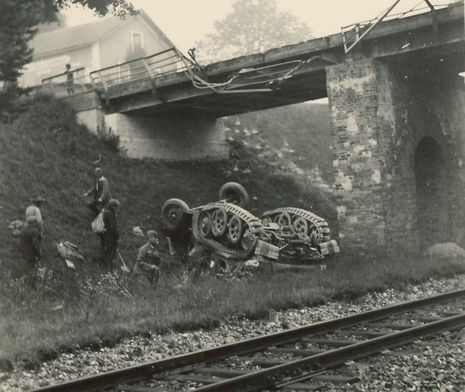 Foto 2.Wk Sdkfz Halbketten-Fahrzeug von Brücke g