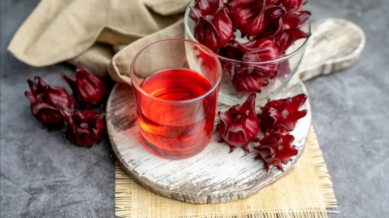 ¿Cómo eliminar la retención de líquidos en el cuerpo? Prueba el té de jamaica