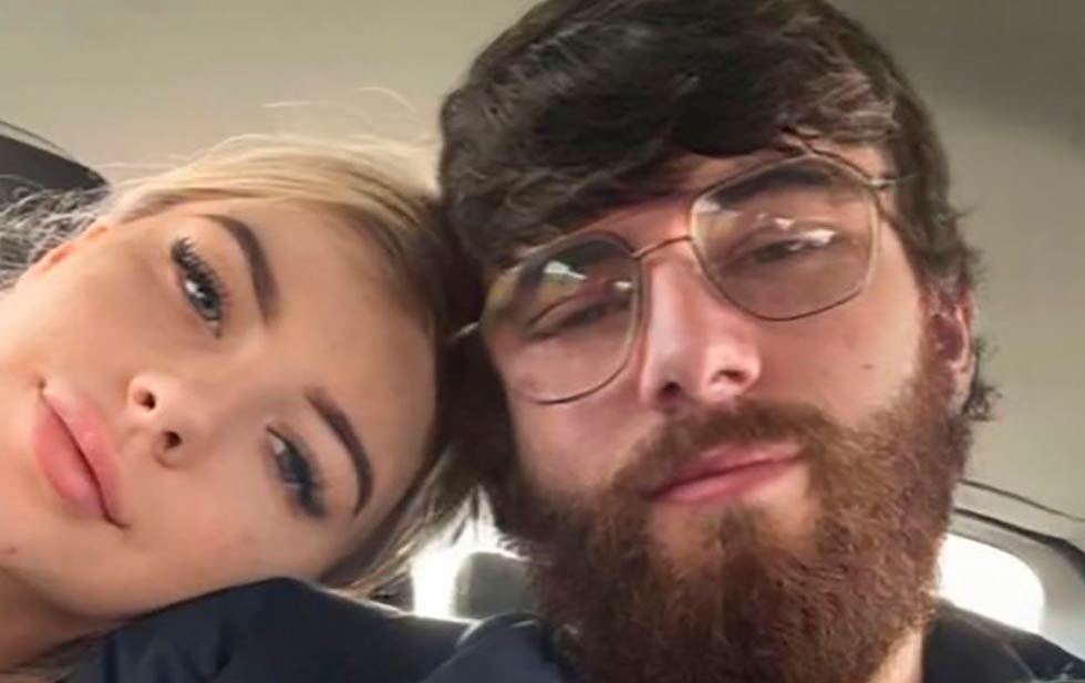 En TikTok mujer comparte cómo se enamoró del indigente que restacató