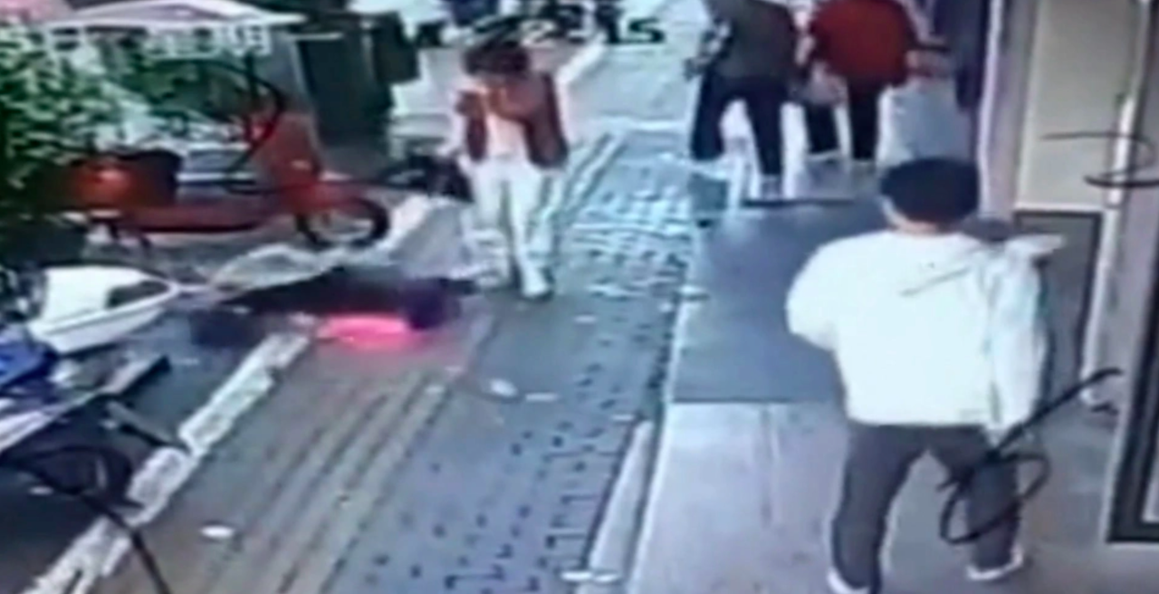 Mujer muere en China tras caerle un bloque de concreto mientras caminaba