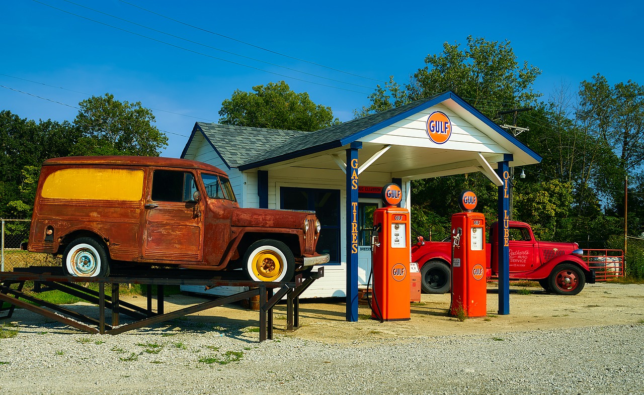 multi-vintage-gas-station-1912629-1280.jpg