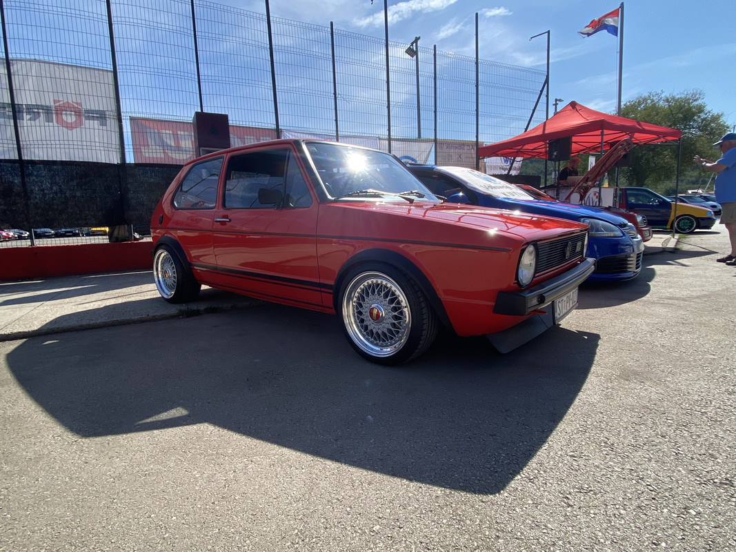 BB69D271-1C63-4C5E-8693-917D561E7BC8