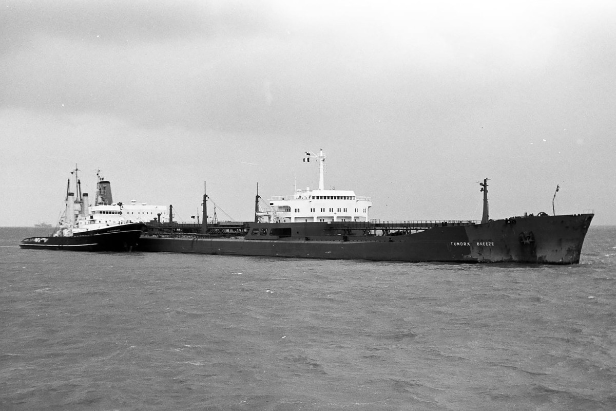 TUNDRA BREEZE en LLOYDSMAN@Vlissingen 19.04.1972 KostenSr (2)