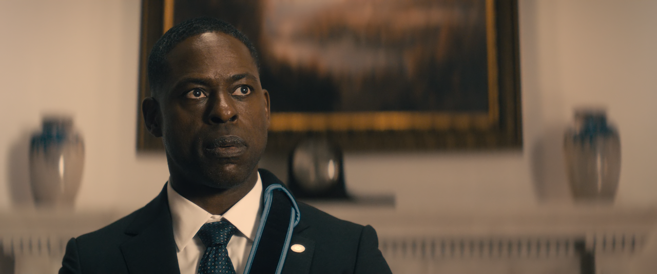 Paradise.(2025).S01E02.Sinatra.2160p.10bit.HULU.WEB-DL.DDP5.1.HEVC-Vyndros.mkv_snapshot_00.45_[2025.