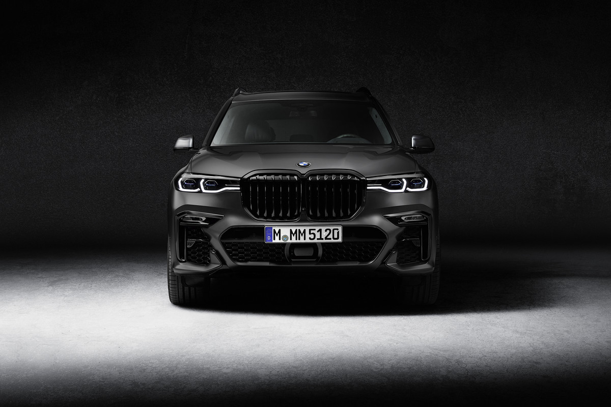 P90386162_highRes_bmw-x7-edition-dark-