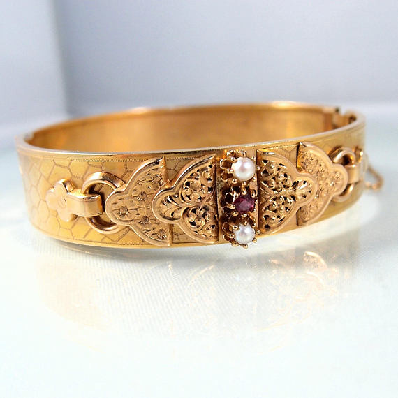 goldhingedbangle.jpg