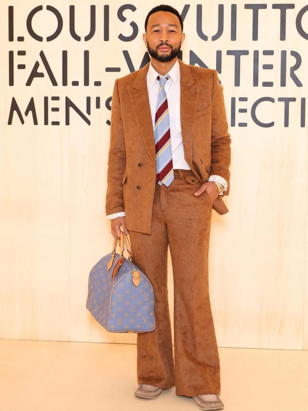 In_quella_che_è_ormai_diventata_una_tradizione_pharrell_ha_presentato_la_collezione_menswear_A_(3)