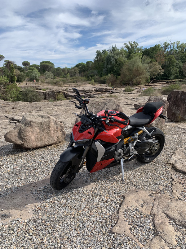 FCF3BB5F-360A-410E-9AAD-BA8CF3728F2B