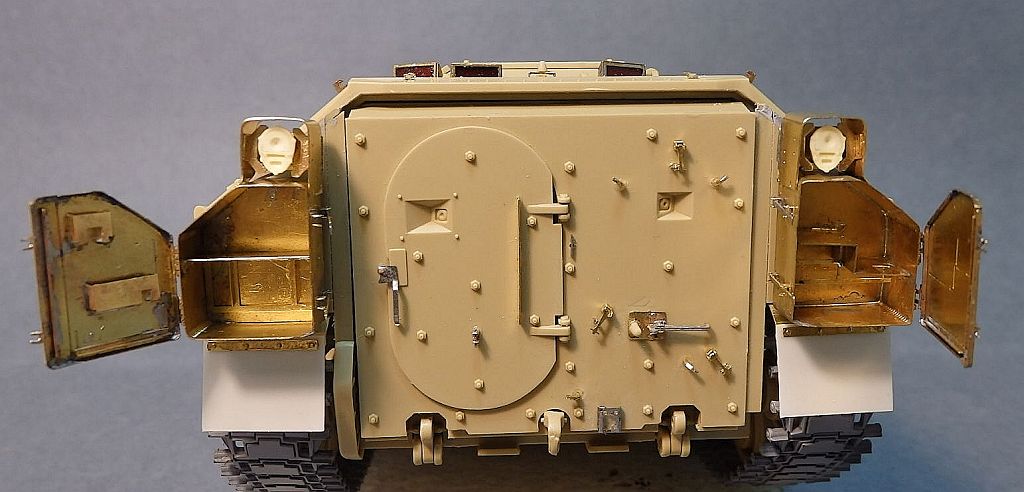 Ящики открыты.