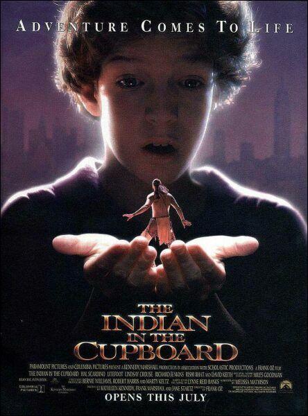 the indian in the cupboard 179471273 large - La llave mágica 1080p Dual (1995) Infantil Fantastico