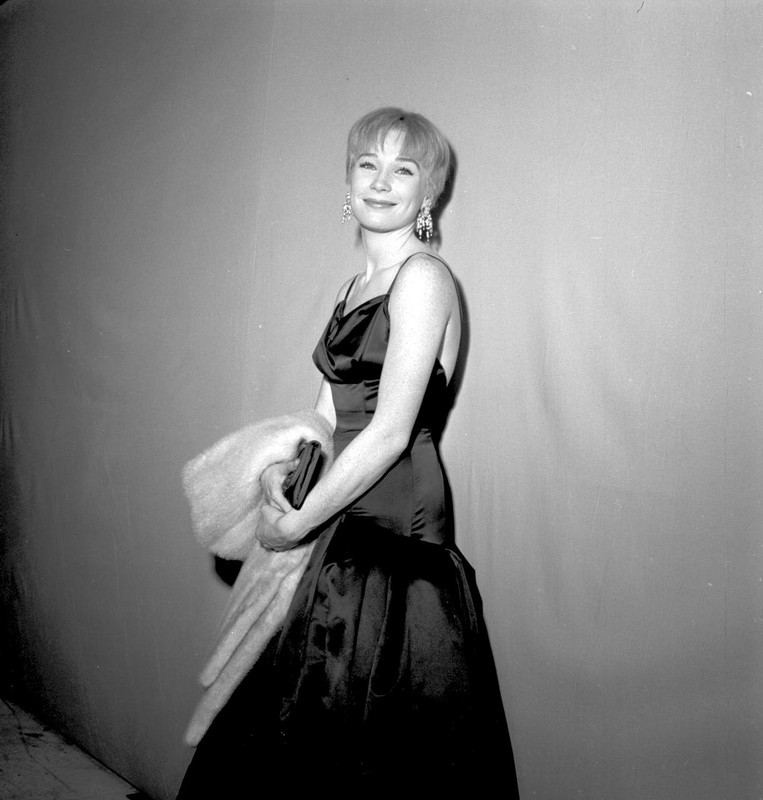 Shirley_MacLaine_b54