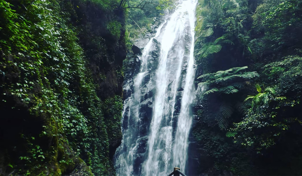 Jelajahi Curug Muara Jaya, Air Terjun Eksotis di Kaki Gunung