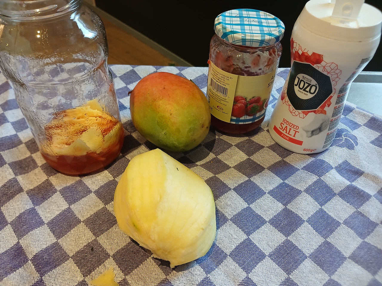[Image: LVEG-ZOET-ZURE-MANGO-MET-AARDBEID-JAM-260102A.jpg]