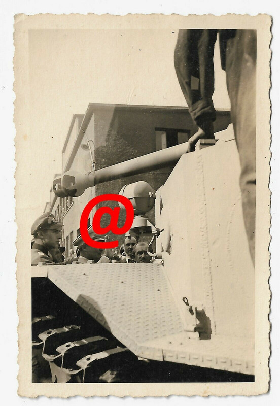 Foto Panzer Detail Elefant Ferdinand Tiger LW Zimmerit Balkenkreuz 194344 (1)