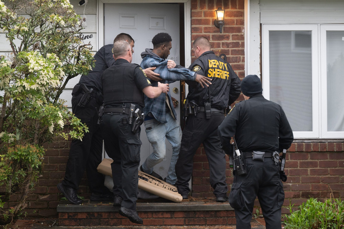 240412-nassau-county-sheriffs-evict-79940179-e1712966330418