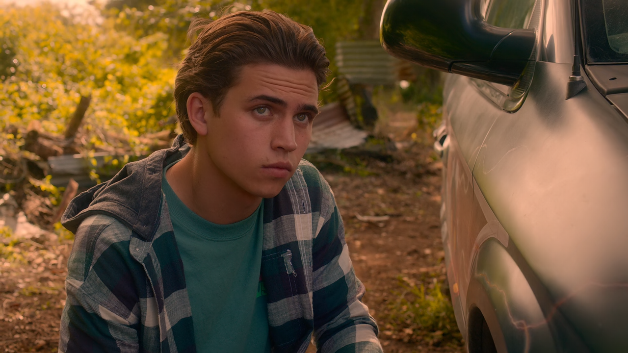 Cobra.Kai.S05E01.Long,.Long.Way.From.Home.1080p.10bit.NF.WEB-DL.DDP5.1.HEVC-Vyndros.mkv_snapshot_18.