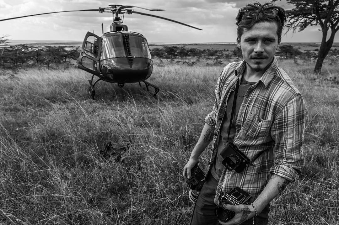 Brooklyn Beckham adalah seorang model dan fotografer sekaligus anak sulung dari pasangan selebritas, David dan Victoria Beckham.