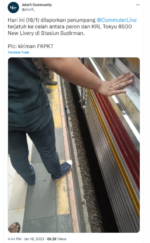 Seorang penumpang KRL dilaporkan terjatuh ke celah antara peron dan KRL di Stasiun Sudirman, Jakarta Pusat pada Rabu (18/1/2023).