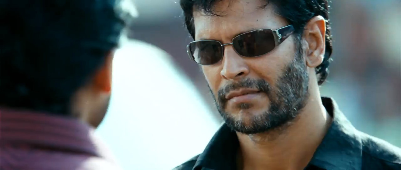 Paiyaa 2010 BluRay [Tamil] 480p, 720p ESub Screenshot