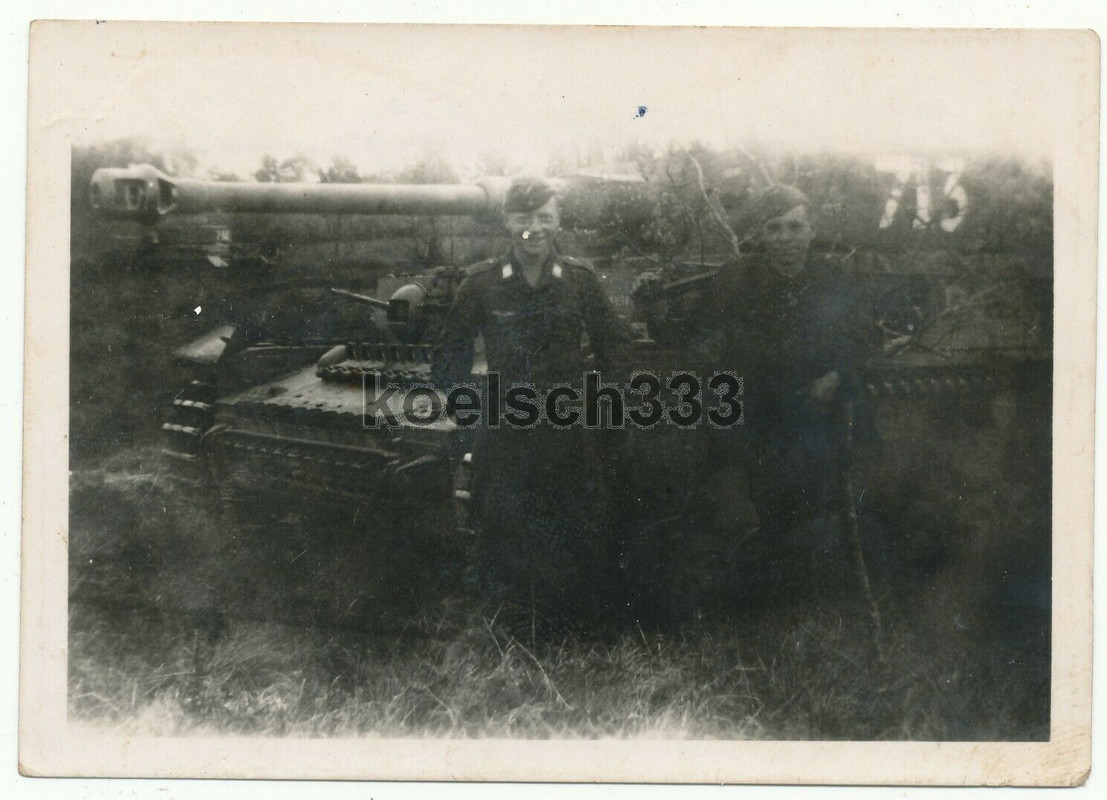 Foto Panzermänner vom Panzer Reg. HG am Panzer IV 713 in Monte C