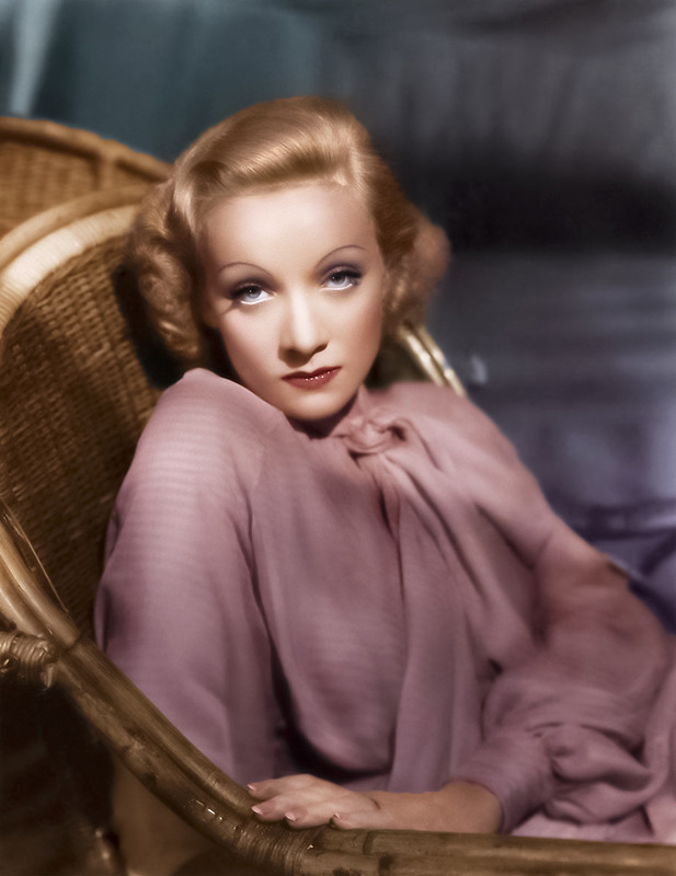 Marlene_Dietrich_d90
