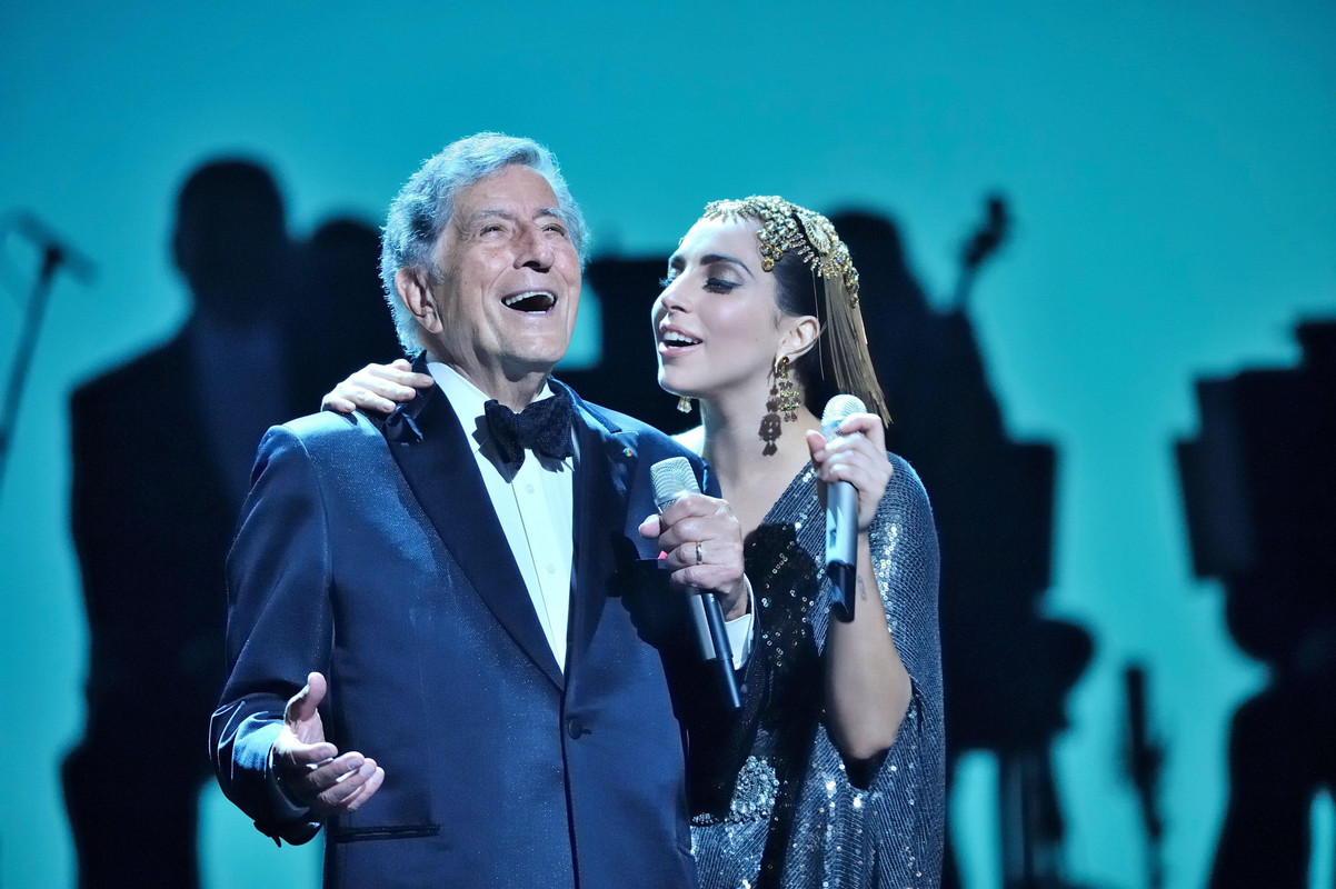 Lady Gaga – Applause, la biografia della regina del pop Lady Gaga – Applause, la biografia della regina del pop
