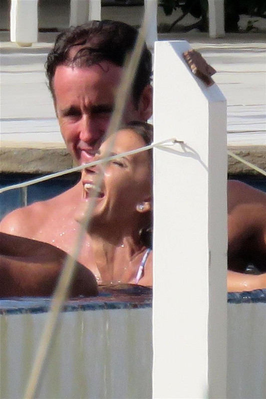 AAC9FA2A-FC7A-41CE-8376-264D2407A897