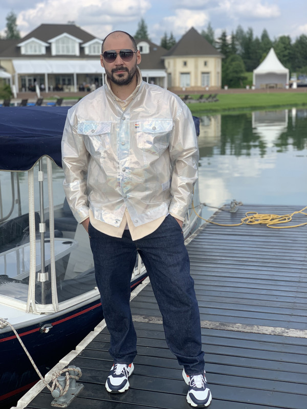 FCF2E3B2-21D3-483A-95A1-7C3B3791A551