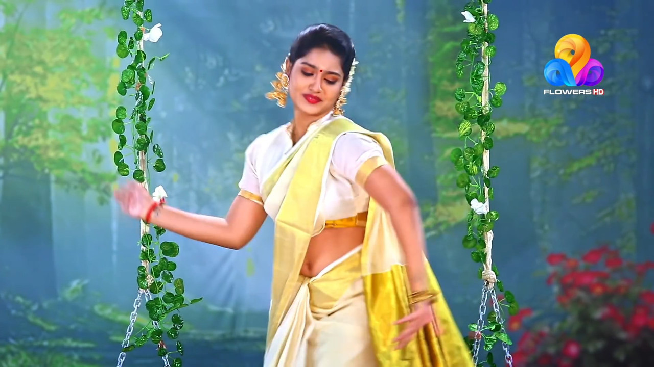 Saniya Iyappan Hot Navel in Saree.m4v_snapshot_01.04.272