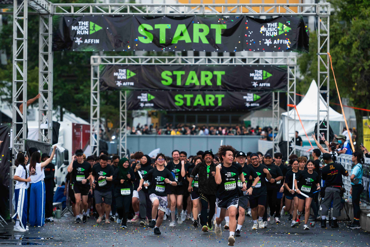 Participants Crossing Start Line TMR26