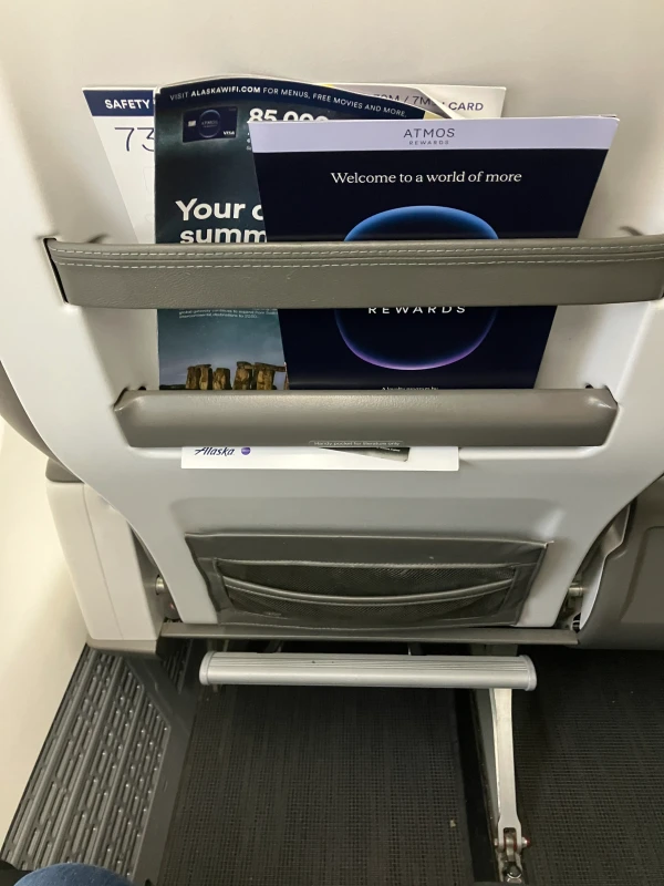 Tray table device holder