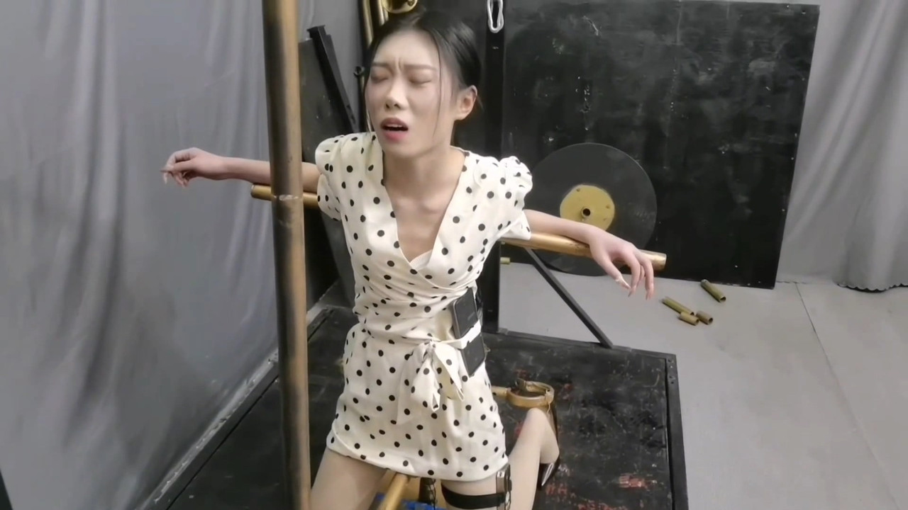 飞天原创 月仙儿今天要挑战拘束架_edit.mp4_20250102_092505.630