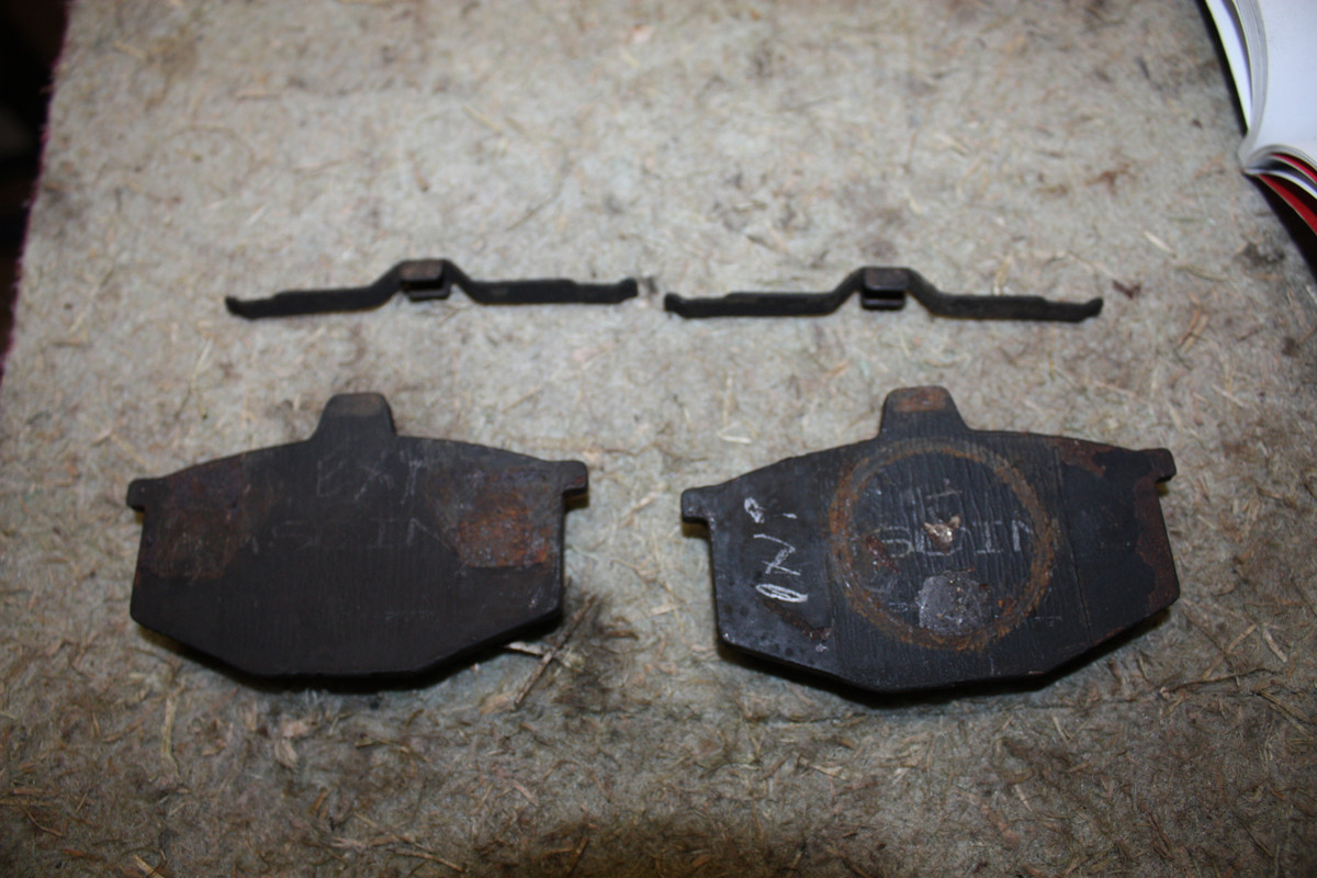 plaquettes de freins et ressorts 001