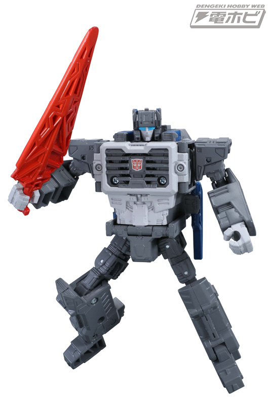 LG31-Fortress-Maximus-with-Master-Sword-02