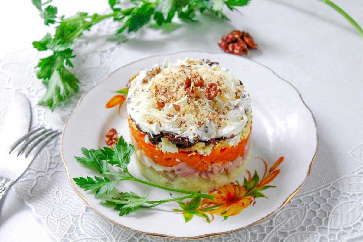 Салат с орехами и грибами - простой рецепт с изысканным вкусом