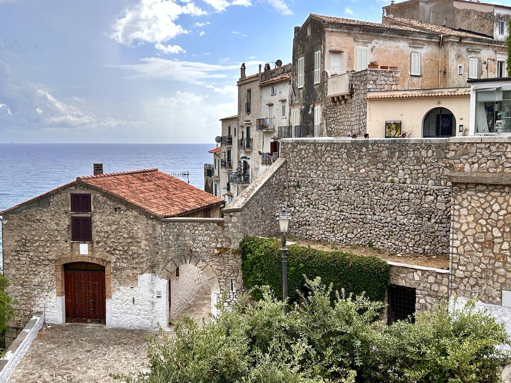 Жаркий сентябрь на побережье Тирренского моря. Жаркий сентябрь на побережье Тирренского моря.