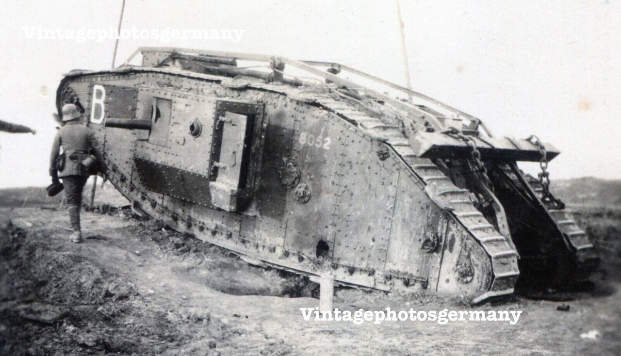 D341 Foto WK1 Belgien - France Flandern März 1918 englischer Panzer Tank Combat (1)