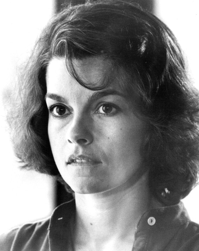 genevieve_bujold_a51