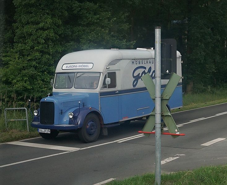 Mercedes Nutzfahrzeug-Oldtimer (große Ausgaben) Zw-Hodenhagen-und-SOL-03-07-2024