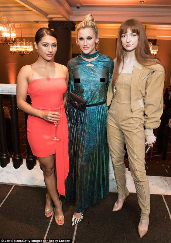 4CA2560D00000578-5773397-image-m-55_1527287913508