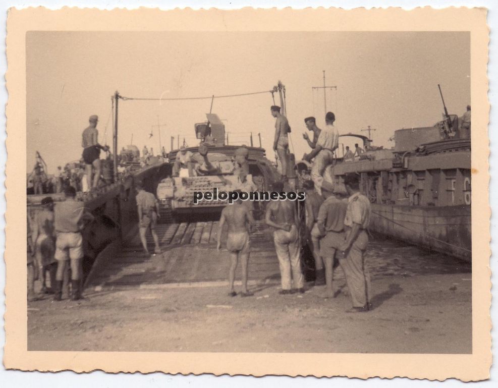 Orig. Foto PANZER IV im Schiff Marinefährprahm i